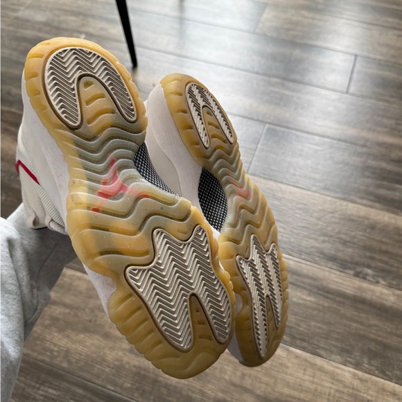 Jordan 11 retro platinum tint 7 8.5 - Picture 5 of 6